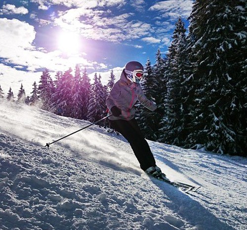 woman skiing